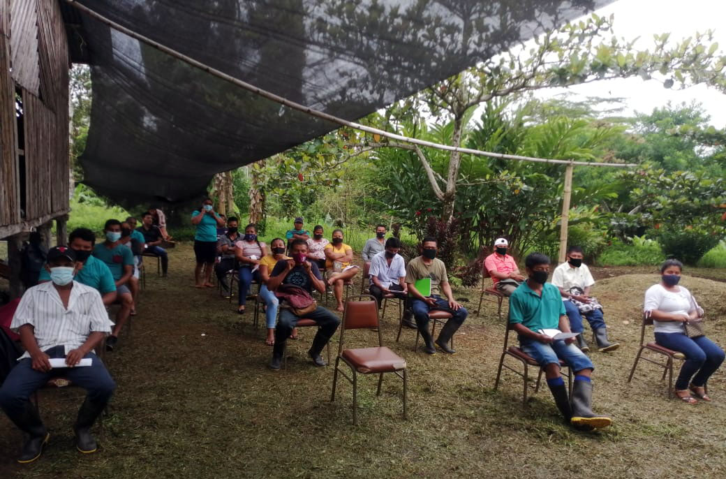 Asociados de COOPECAB R.L. recibiendo capacitación por parte de ejecutivas de Promoción del INFOCOOP