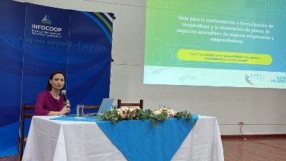 Sra. Gloriana Turcios, ONU-Mujeres, expuso sobre guía para la conformación de cooperativas de cuidadores. 